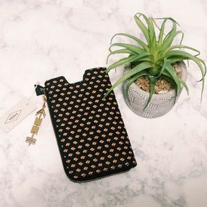 Fossil wallet with phone case carrier
